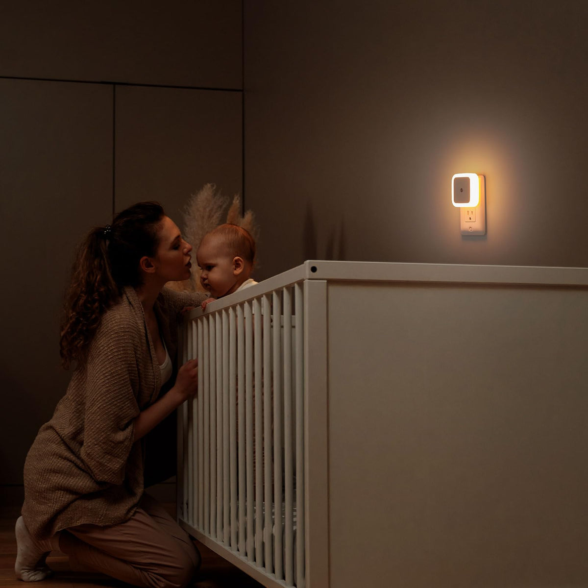 Warm White 8-Pack Plug in Night Light Q504